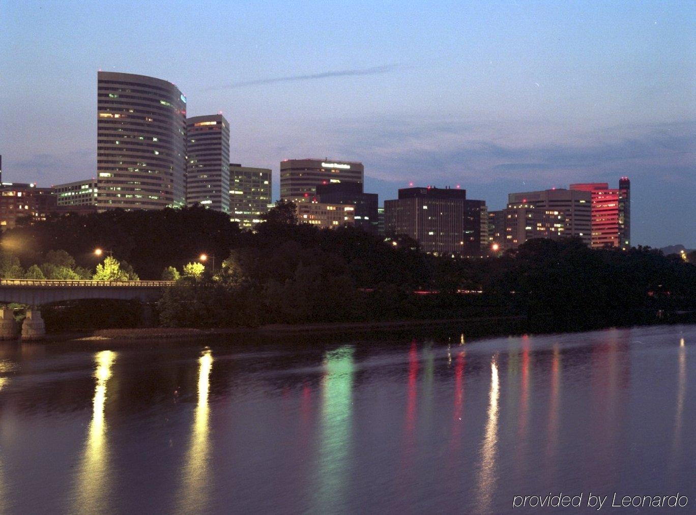 Holiday Inn Rosslyn At Key Bridge Arlington Exterior foto