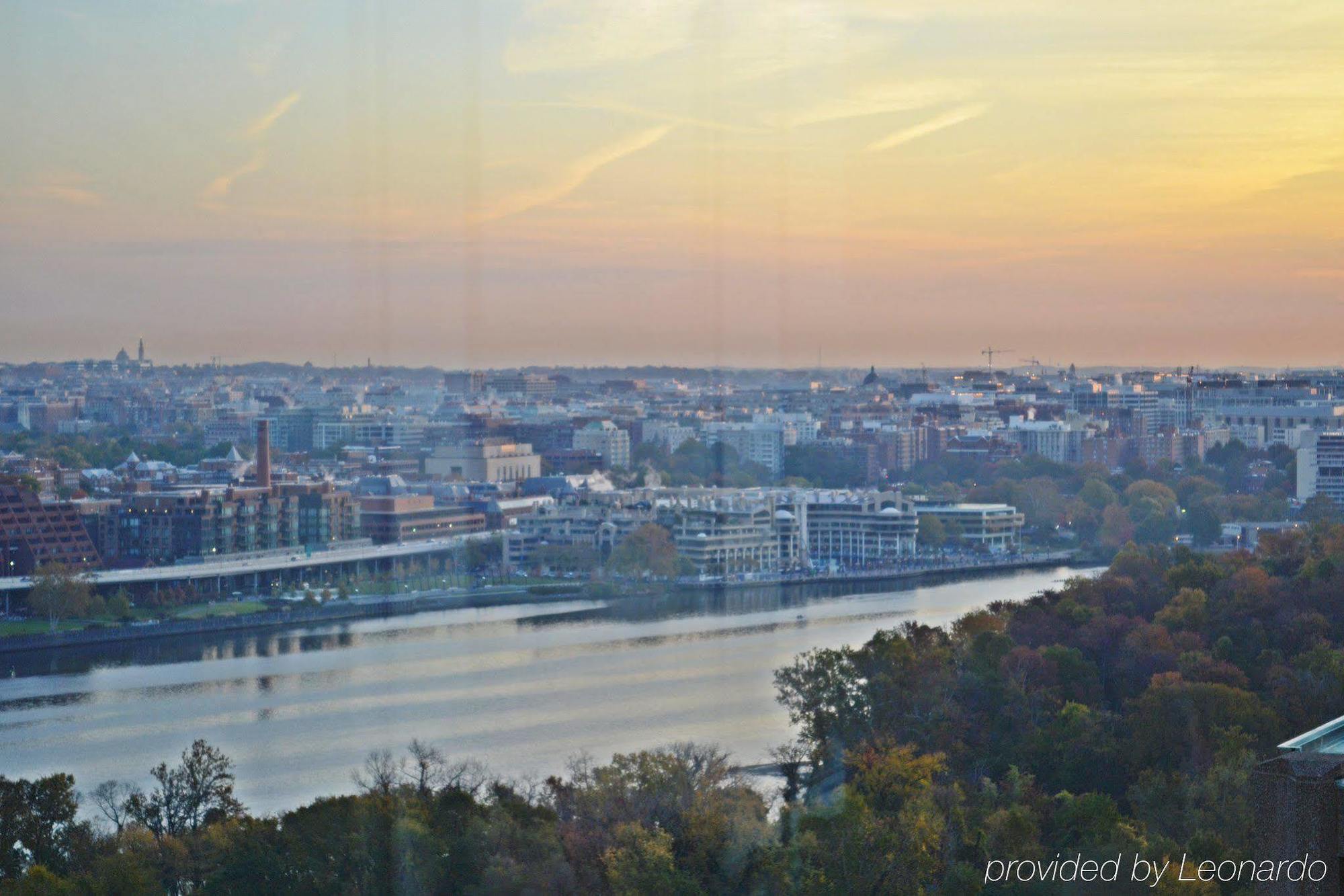 Holiday Inn Rosslyn At Key Bridge Arlington Exterior foto